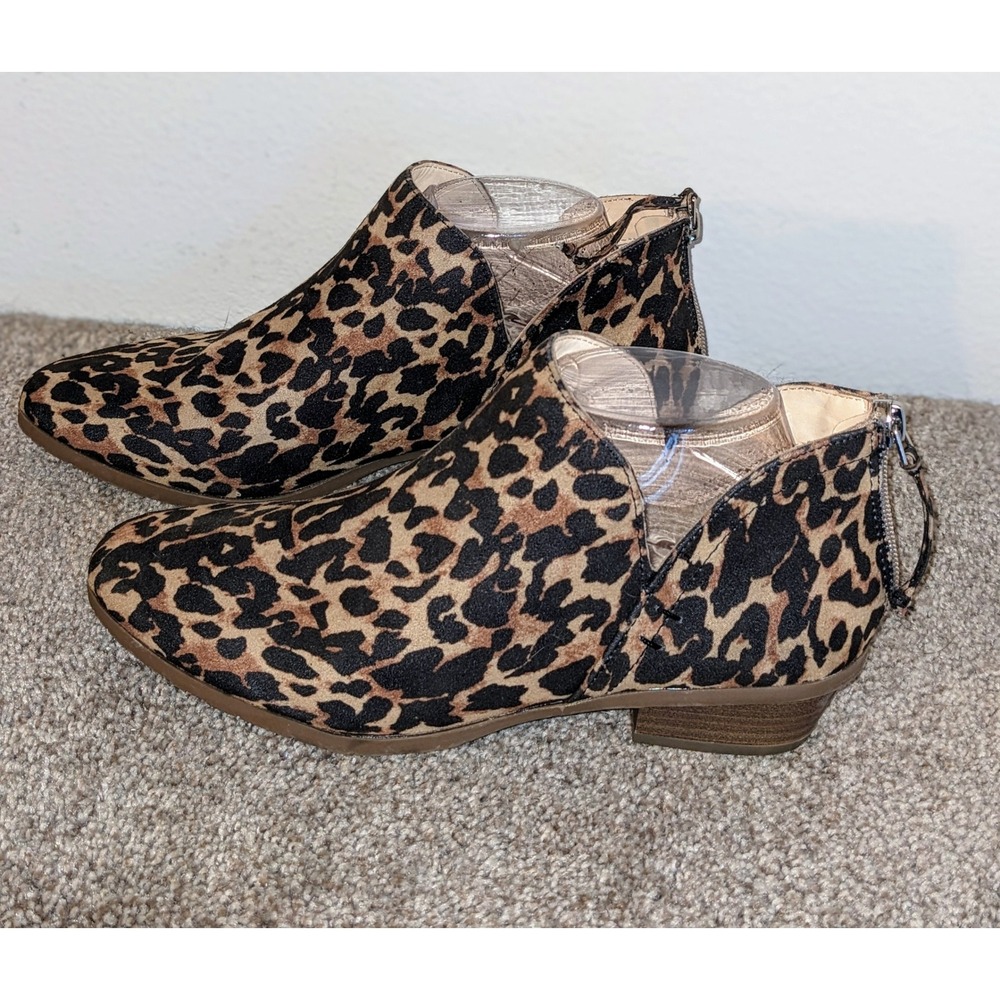 Kenneth Cole Reaction Leopard Print Ankle Booties Low Heel Zip Up Size 8 NWOT - Picture 2 of 9